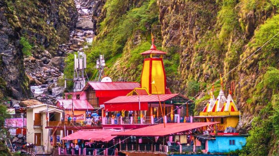 Best travel agency for 4 Dham Yatra.