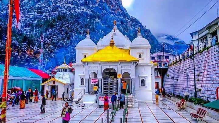 Best travel agency for 4 Dham Yatra.